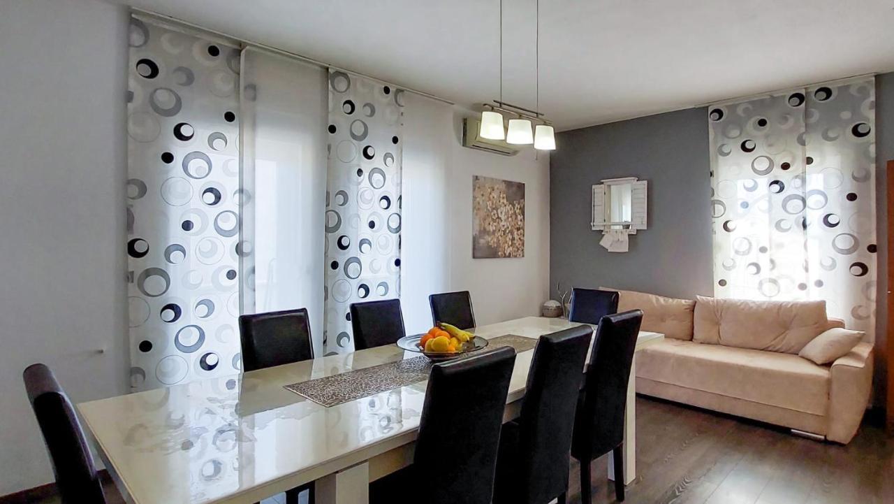 3 Bedrooms Apartman Dmt Kaštela Esterno foto