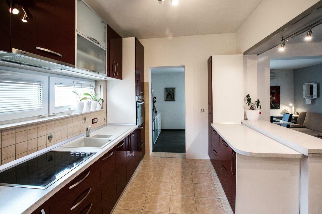 3 Bedrooms Apartman Dmt Kaštela Esterno foto